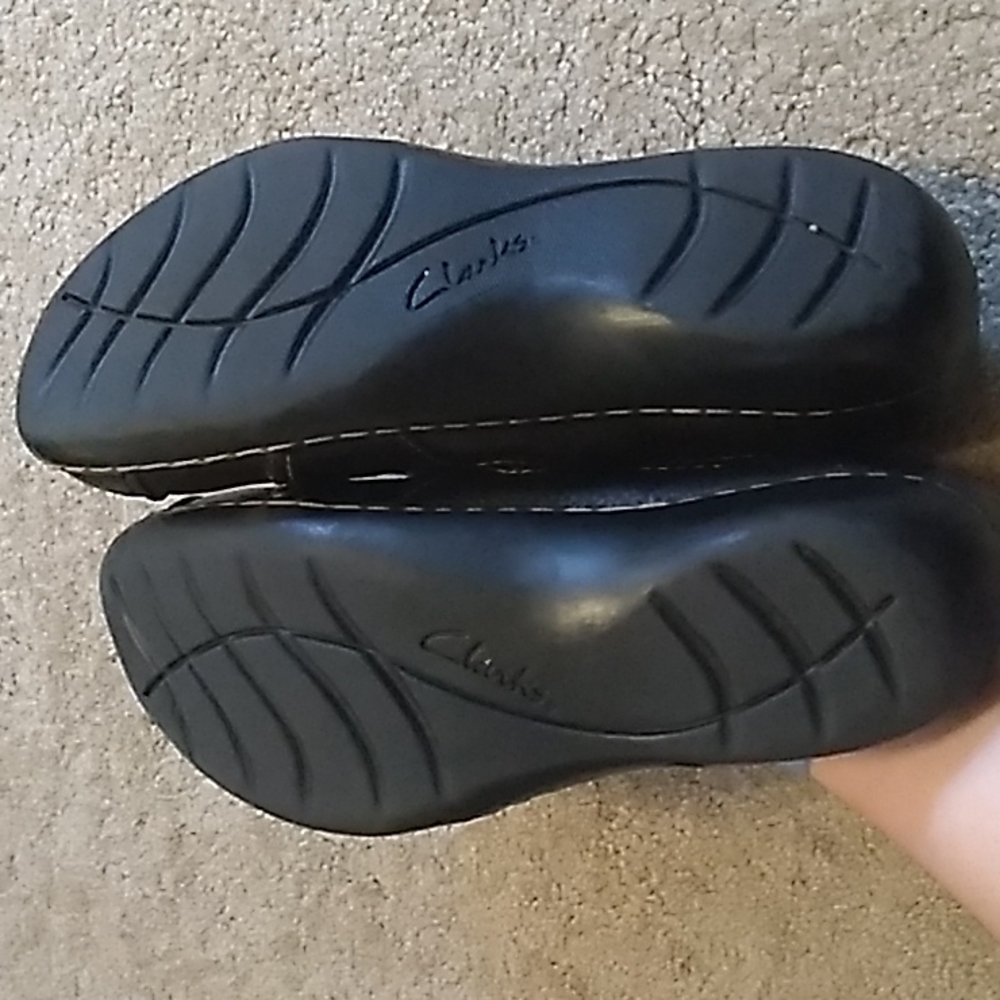 Women's Black Clarks Shoes, Size 7.5 - Picture 6 of 7